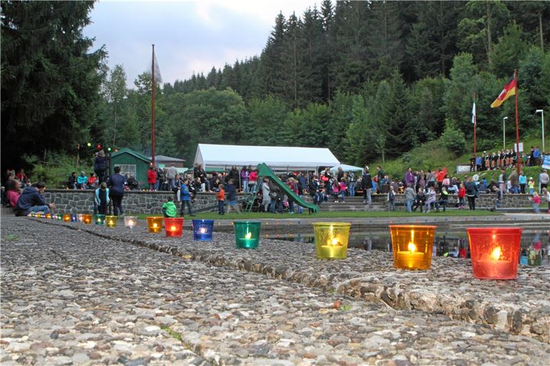 Lichterfest steigt am 6. August im Altenauer Waldschwimmbad Am 6. August erleuchten Hunderte Kerzen wieder den Altenauer Okerteich. Foto: GZ-Archiv