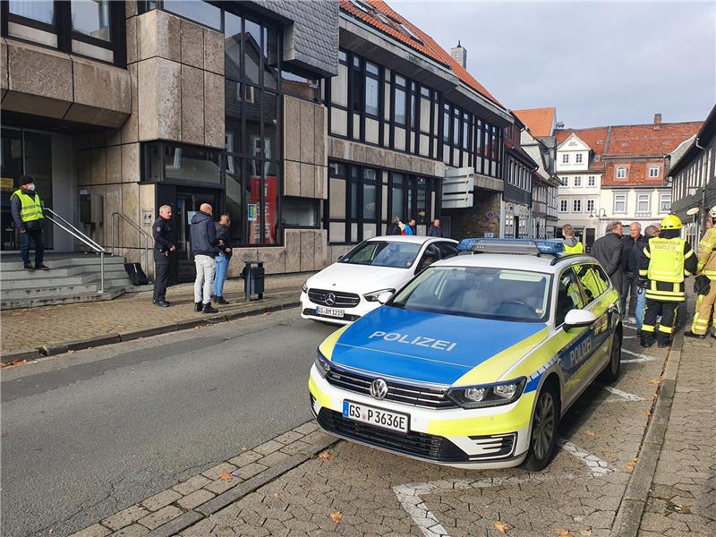 Drohbriefe gegen Urte Schwerdtner Am 9. November geht eine Bombendrohung ein: Das Rathaus wird evakuiert. Archivfoto: Epping