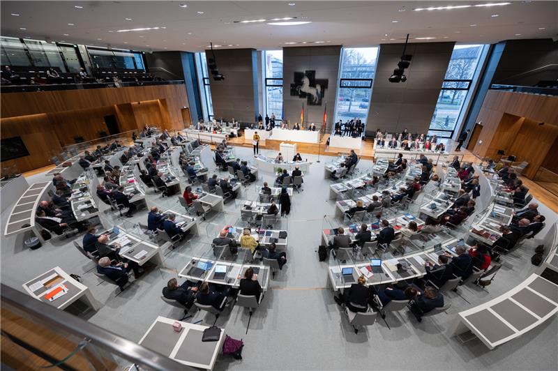 Querdenker-Partei hat mehr Mitglieder als AfD Am 9. Oktober 2022 wird der neue niedersächsische Landtag gewählt – zieht dann auch die Querdenker-Partei in das Parlament ein? Foto: picture alliance/dpa