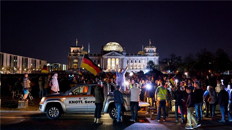 Am Abend erreichte der Autokonvoi gegen hohe Spritpreise die Hauptstadt.