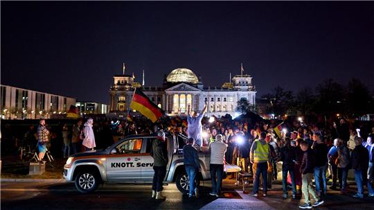 Am Abend erreichte der Autokonvoi gegen hohe Spritpreise die Hauptstadt.