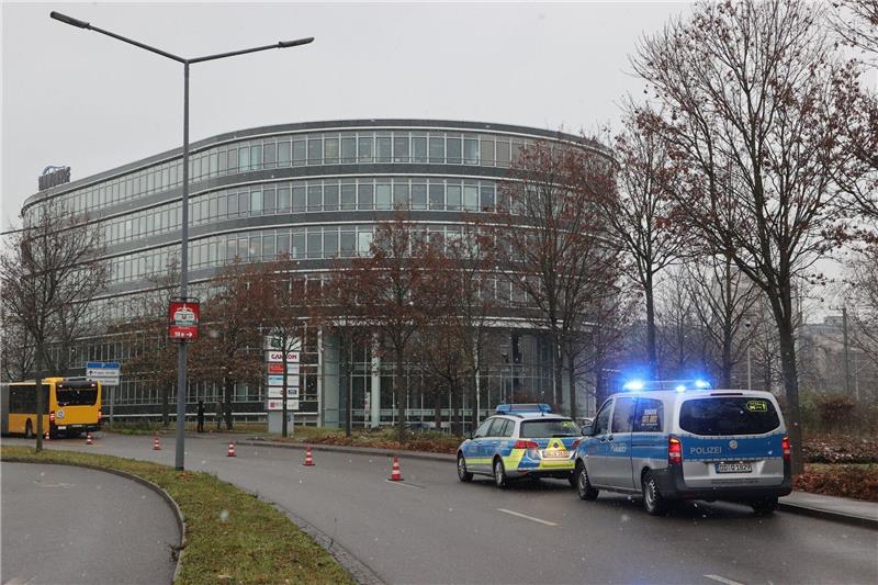 Geiselnahme in Dresden beendet - Täter stirbt Am Ammonhof versuchte der Geiselnehmer, in die Räume eines lokalen Radiosenders einzudringen.