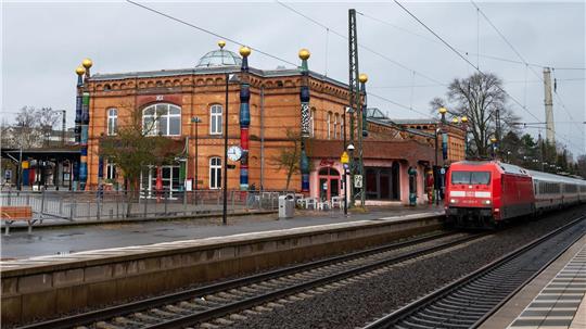 Am Bahnhof Uelzen hat die Mutter ihre einjährige Tochter wieder in den Arm nehmen können. (Symbolbild) 