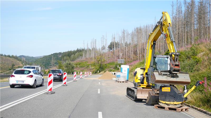 B4-Sperrung bei Bad Harzburg: Nächster Bauabschnitt startet Am Bauabschnitt zwischen Marienteichbaude und Radau-Wasserfall ist die Fahrbahn seit Juni nur auf zwei Spuren befahrbar.