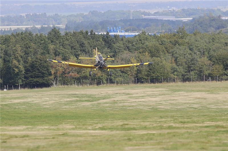 Am Bollrich in Goslar werden die kleineren Löschflugzeuge betankt. Die Feuerwehr...