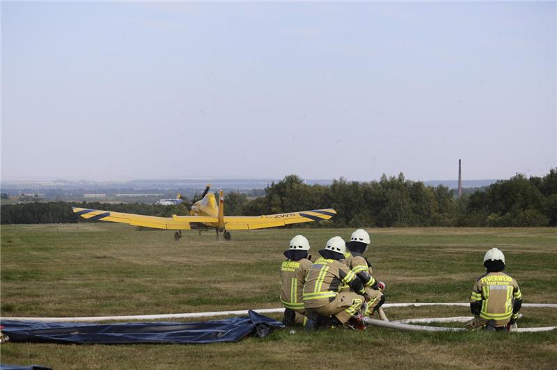 Am Bollrich in Goslar werden die kleineren Löschflugzeuge betankt. Die Feuerwehr...