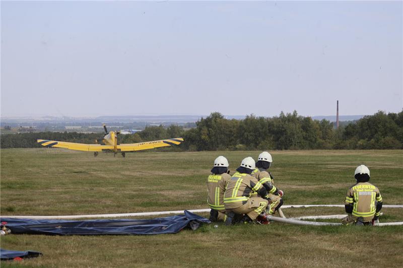 Am Bollrich in Goslar werden die kleineren Löschflugzeuge betankt. Die Feuerwehr...