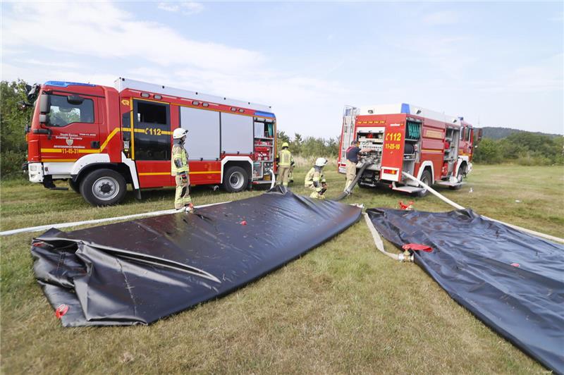 Am Bollrich in Goslar werden die kleineren Löschflugzeuge betankt. Die Feuerwehr...