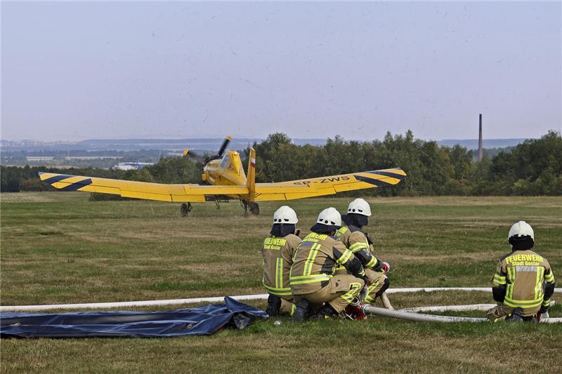Am Bollrich in Goslar werden die kleineren Löschflugzeuge betankt. Die Feuerwehr...