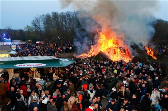 Am Bollrich wird das größte Osterfeuer von Goslar abgebrannt. Fotos: Archiv Epping