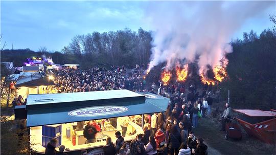 Am Bollrich wird traditionell das größte Osterfeuer im Stadtgebiet angezündet.