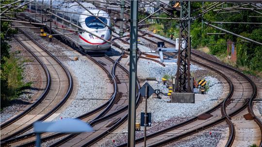 Am Bremer Hauptbahnhof könnten Verbindungen ausfallen. (Symbolbild)