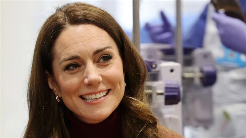 Kate nach Krebstherapie: Erleichtert, in Remission zu sein Am Dienstag besuchte Kate ein Londoner Krankenhaus, in dem sie auch selbst behandelt worden war.
