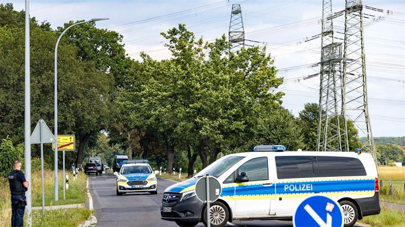 Wie ist die Stromversorgung geschützt und wer greift sie an? Am Dienstagmorgen hatten Unbekannte nahe dem Kohlekraftwerk Jänschwalde in Brandenburg versucht, Kurzschlüsse an Höchstspannungsleitungen auszulösen.