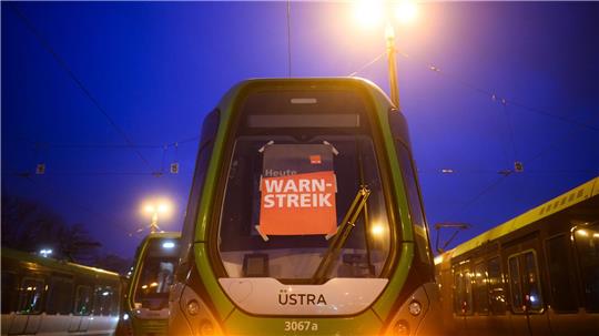 Am Donnerstag stehen auch die Stadtbahnen der Üstra in Hannover still. (Symbolbild)