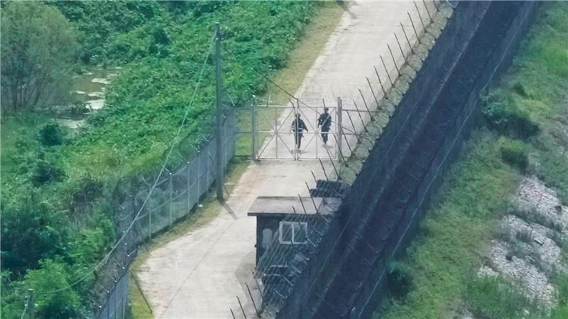 Nordkoreaner nach Grenzübertritt in Südkorea festgenommen Am Donnerstagabend ist es einem nordkoreanischen Mann gelungen, die hochgerüstete Grenze zu Südkorea zu überqueren. (Archivfoto)