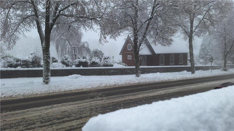 Unfälle nach Schnee im Oberharz: Polizei und Feuerwehr im Einsatz Am Donnerstagvormittag liegt auf den Oberharzer Straßen Hauptstraßen noch ein wenig Schneematsch. Insgesamt hat sich die Situation aber entspannt.