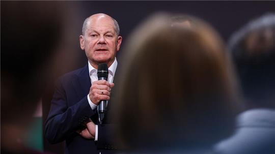 „Am Ende müssen wir Demokratie als Bürgerinnen und Bürger schon immer selbst verteidigen“, sagt Olaf Scholz.