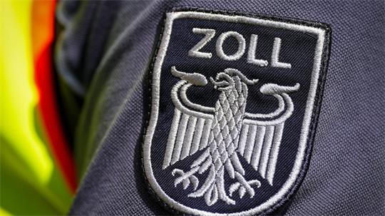 Am Flughafen BER hat der Zoll einen Reisenden mit 16 Kilogramm Ketamin im Gepäck erwischt. (Foto: Archiv)