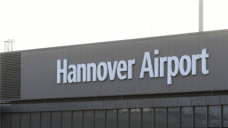 Am Flughafen Hannover wurde direkt neben der Nordbahn eine Granate aus dem Zweiten Weltkrieg entdeckt. (Symbolbild)