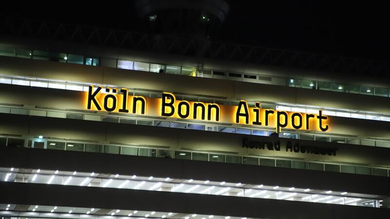 Mutmaßlicher IS-Unterstützer festgenommen Am Flughafen Köln/Bonn ist ein Mann festgenommen worden, dem vorgeworfen wird, die Terrormiliz IS unterstützt zu haben.