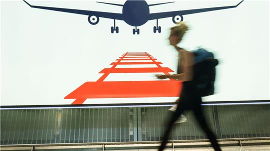 Am Frankfurter Flughafen arbeiten Bahn und Airlines auch zusammen. (Symbolbild)