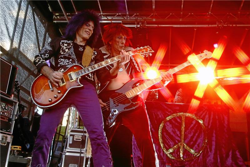 Bad Harzburg feiert mit Bingo und Sweety Glitter Am Freitag ab 21.15 Uhr werden Sweety Glitter & The Sweethearts (hier vor wenigen Tagen in Jürgenohl) im Badepark auftreten. Der Eintritt zu dem Konzert ist frei. Foto: Epping