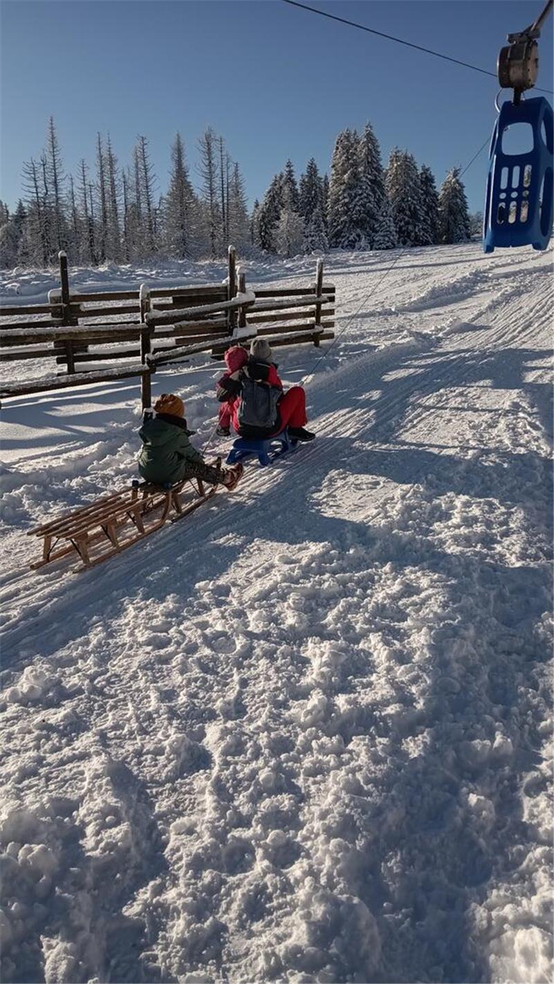 Schnee auf dem Rodelhang Torfhaus.