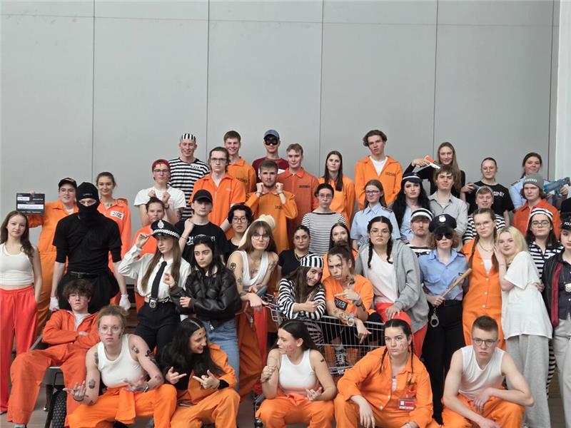 Am Freitag kleiden sich die Abiturienten passend zu ihrem Motto "JVAbi".