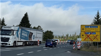 Am Freitagvormittag kann noch nicht von der B4 auf die B242 abgebogen werden.