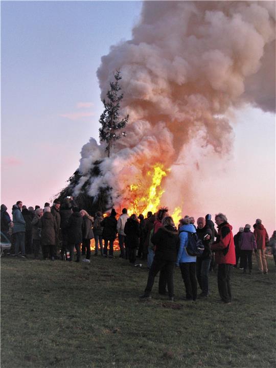 Am Glockenberg in St. Andreasberg soll in diesem Jahr wieder ein kunstvoll aufgeschichtetes Osterfeuer entfacht werden, kündigt die Bergwacht an. Archivfoto: Siebeneicher