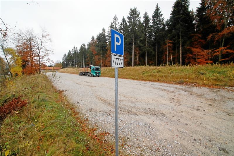 Hahnenkleer Ortsrat stellt sich hinter Einkaufsmarkt-Pläne Am Hahnenkleer Ortseingang ist der Bau eines Einkaufsmarktes und einer Indoor-Halle geplant. Archivfoto: Epping