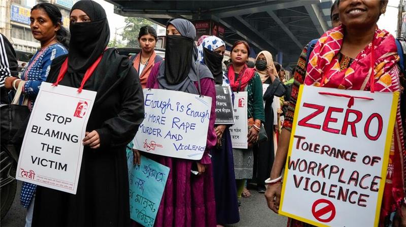 Gewalt gegen Frauen - fast jeden Tag ein Femizid Am Internationalen Tag zur Beseitigung von Gewalt gegen Frauen gibt es in vielen Ländern Demonstrationen und Kundgebungen, um auf das Problem aufmerksam zu machen.