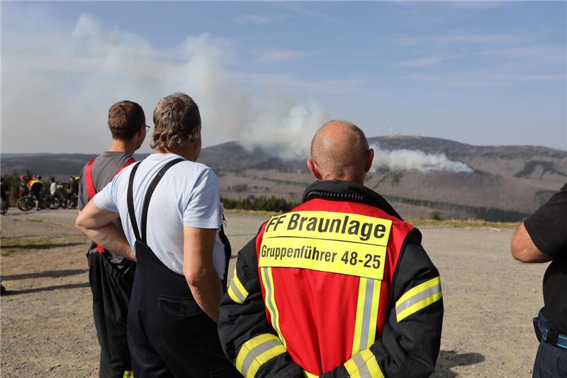 Am Königsberg beim Brocken brennt es: Die Feuerwehr ist im Einsatz.
