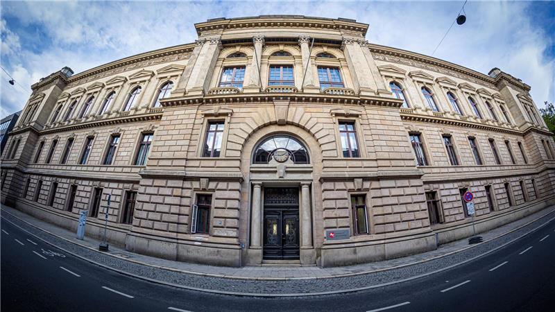 Am Landgericht Braunschweig beginnt am Dienstag ein Prozess gegen einen Ex-Bundestagsabgeordneten und eine Lehrerin, denen unter anderem Kindesmissbrauch vorgeworfen wird. (Archivbild)