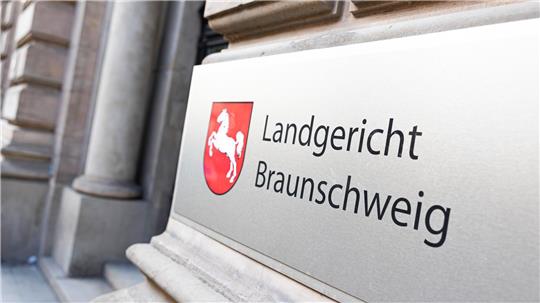 Am Landgericht Braunschweig beginnt am Dienstag ein Prozess gegen einen Ex-Bundestagsabgeordneten und eine Lehrerin, denen unter anderem Kindesmissbrauch vorgeworfen wird. (Archivbild)