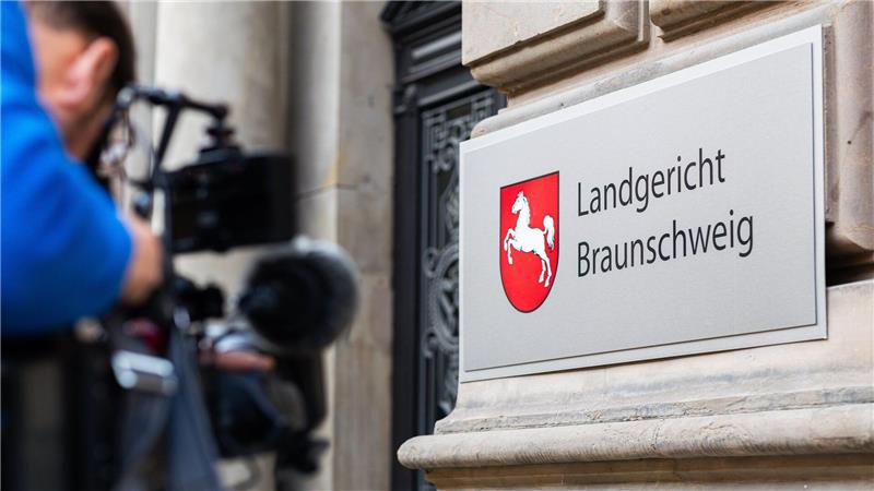 Heim-Hölle im Harz? - Vier Angeklagte vor Gericht Am Landgericht Braunschweig beginnt ein Prozess um jahrelange Misshandlungen in einem Pflegeheim. (Symbolbild)