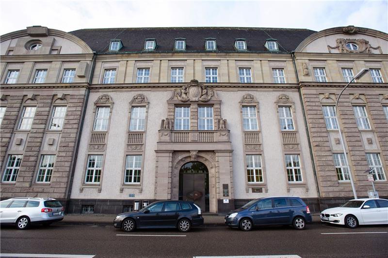 Kinder von Balkon geworfen - Mutter war schuldunfähig Am Landgericht Saarbrücken ist der Prozess gegen eine Mutter zuende gegangen, die ihre Kinder vom Balkon geworfen hat.