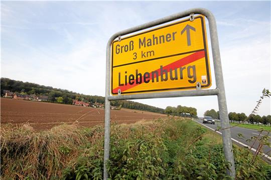 Am Liebenburger Ortsausgang Richtung Groß Mahner will die Gemeinde eine Fläche zwischen dem einstigen Baugebiet Lewer Berg und der Landesstraße 510 erwerben, um darauf den Feuerwehr-Neubau realisieren zu können. Foto: Gereke