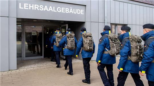 Ausbildungsstart für neue Marine-Rekruten in Wilhelmshaven Am Marinestützpunkt in Wilhelmshaven werden seit kurzem wieder Rekrutinnen und Rekruten ausgebildet.