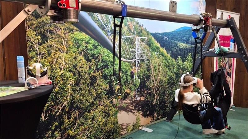 So beliebt ist Bad Harzburg auf der Abenteuermesse in Hannover Am Messestand von Harz-Venture machen Virtual-Reality-Brillen die Baumschwebebahn erlebbar.