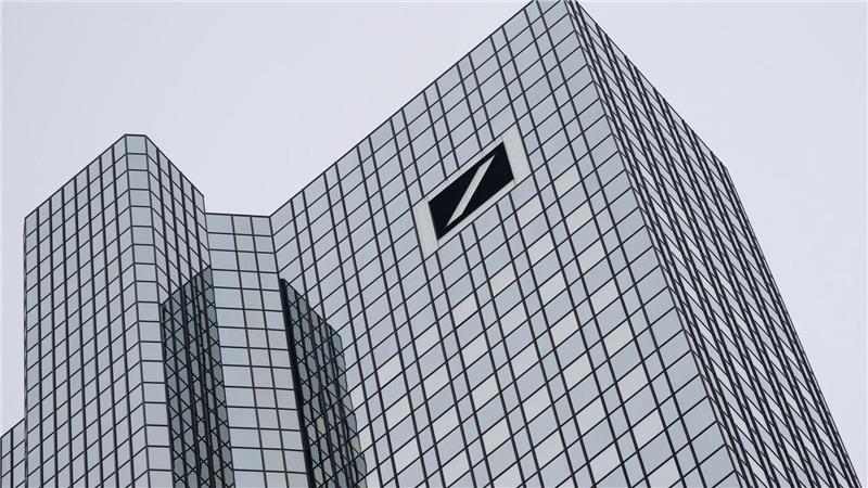 Am Mittwoch betraten Ermittler die Zentrale der Deutschen Bank an der Frankfurter Taunusanlage.