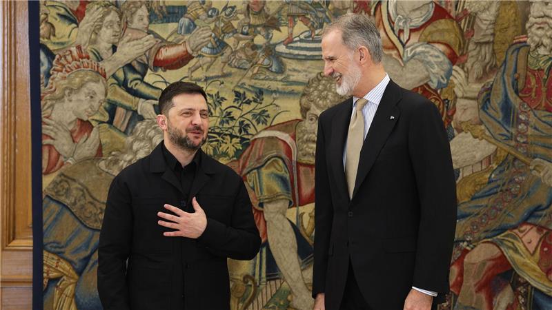 Spanien sagt Ukraine neue Hilfen von über 800 Millionen zu Am Mittwoch reist der ukrainische Präsident in die Türkei.