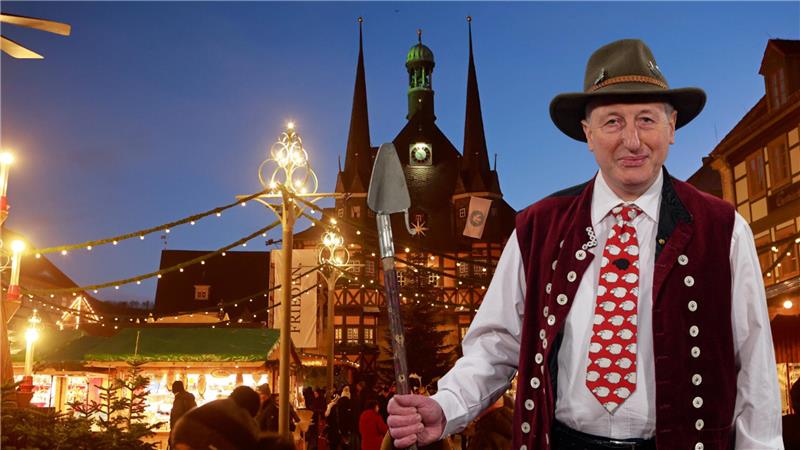 Schäfer Heinrich steht in Tracht auf dem Weihnachtsmarkt in Wernigerode.