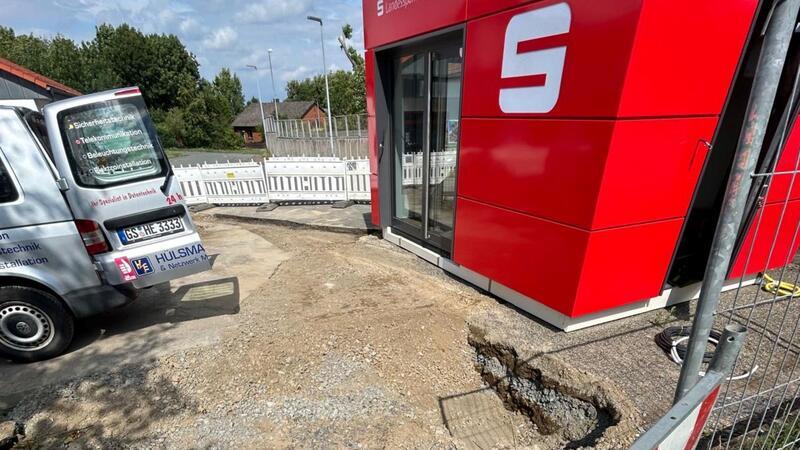 Am Mittwoch wurde der SB-Pavillon ans Stromnetz angeschlossen. Das reicht aber noch lange nicht für die Inbetriebnahme.