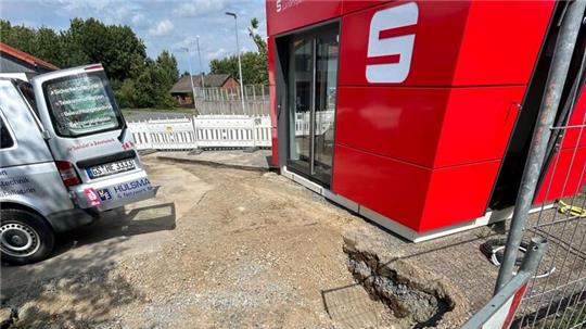 Am Mittwoch wurde der SB-Pavillon ans Stromnetz angeschlossen. Das reicht aber noch lange nicht für die Inbetriebnahme.