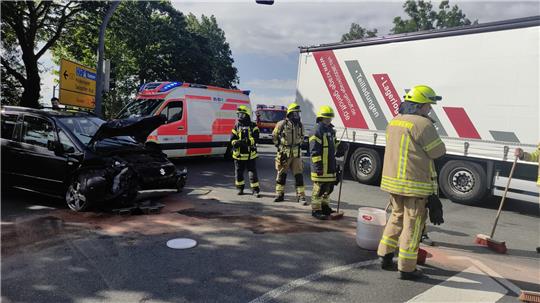 Am Mittwochvormittag kommt es zu dem Zusammenstoß zwischen dem Auto und dem Lkw.