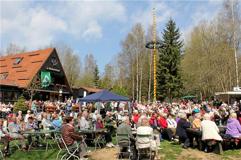 Auf Bad Harzburg wartet ein Event-Wochenende Am Molkenhaus wird der Harzklub sein Maisingen veranstalten und hofft natürlich auf ein volles Haus respektive auf volle Bänke. Foto: GZ-Archiv