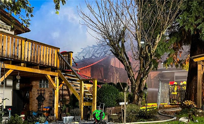 Scheunenbrand in Kalefeld: Großaufgebot im Einsatz Am Montag brennt in Kalefeld im Landkreis Northeim eine Scheune. Foto: Joel Fröchtenicht/Kreisfeuerwehr Northeim