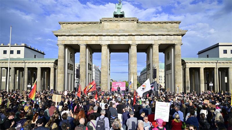 Am Montag demonstrierten in Berlin Menschen gegen die AfD.